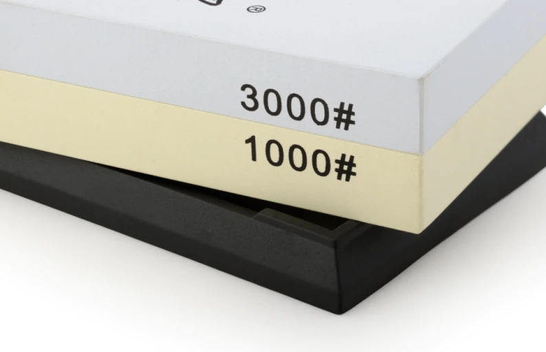 Chroma Double Sided Whetstone 1000/3000 Grit + Black Base 2 Chroma Double Sided Whetstone 1000/3000 Grit + Black Base - Image 2