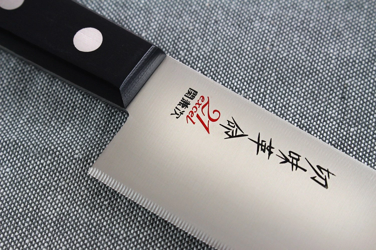 Kanetsugu Rev 21 Santoku Knife Micro-serrated Blade 13.5cm 6 Kanetsugu Rev 21 Santoku Knife Micro-serrated Blade 13.5cm - Image 6